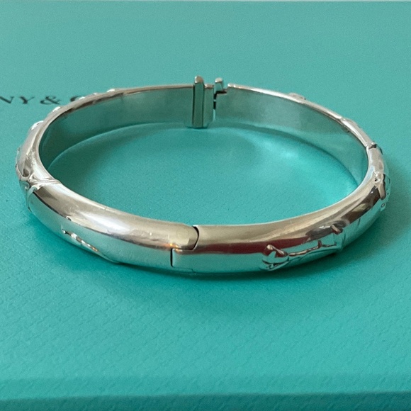 TIFFANY & CO. Vintage Nature Rose Silver (925) Hinged Bangle Bracelet - Picture 5 of 16